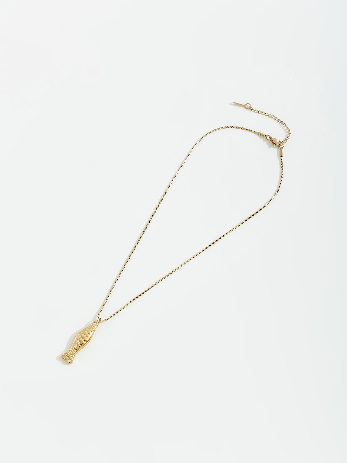 שרשרת עדינה בשילוב דג