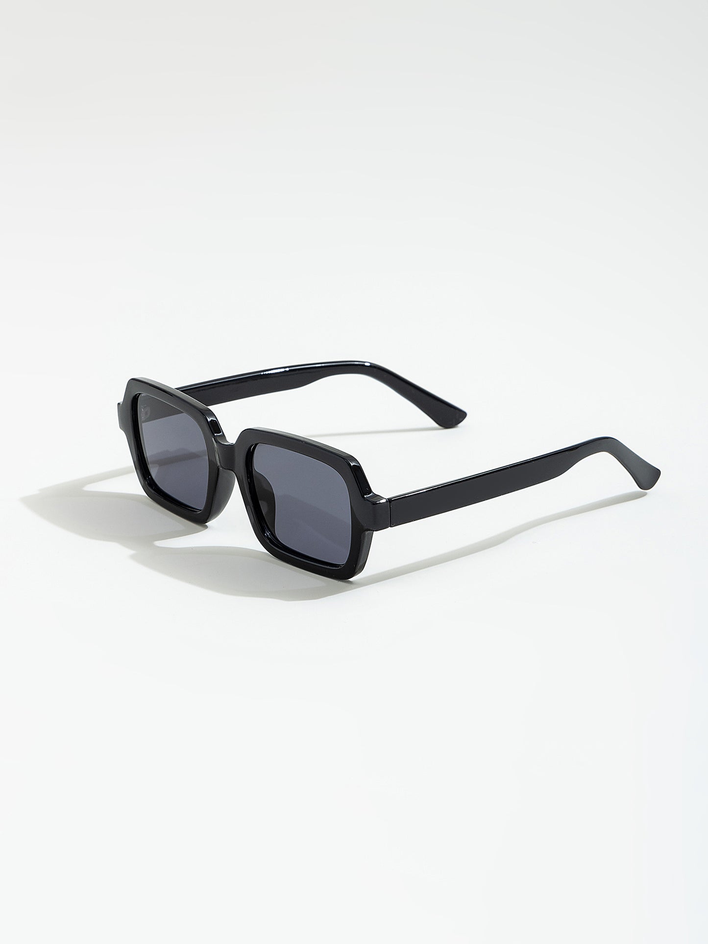 משקפי שמש מרובעות