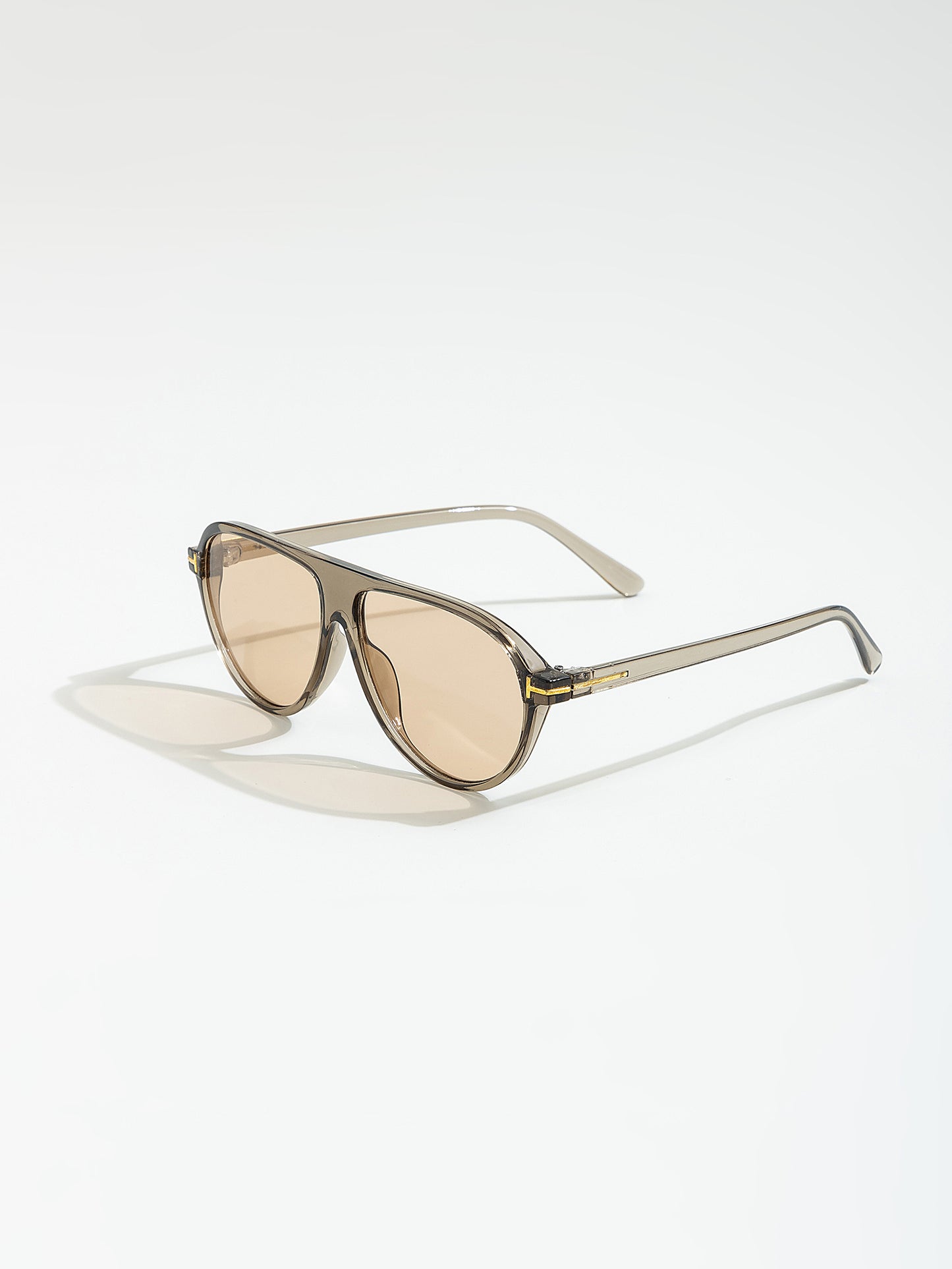 משקפי שמש שקופות