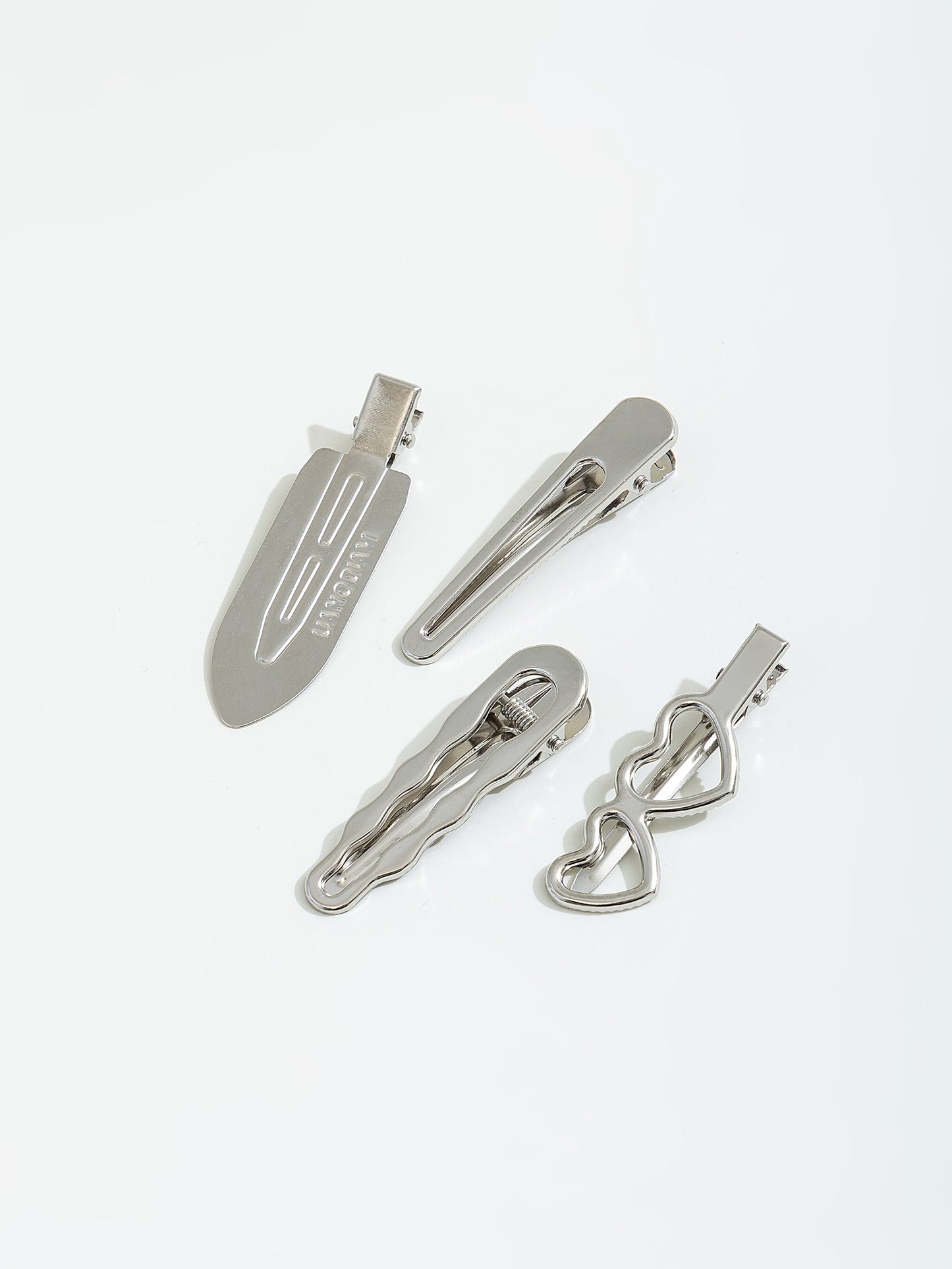 סט 4 סיכות בצורות שונות