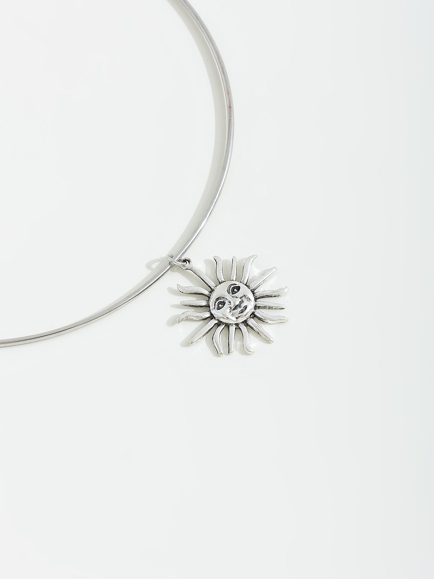 שרשרת שמש קשיחה