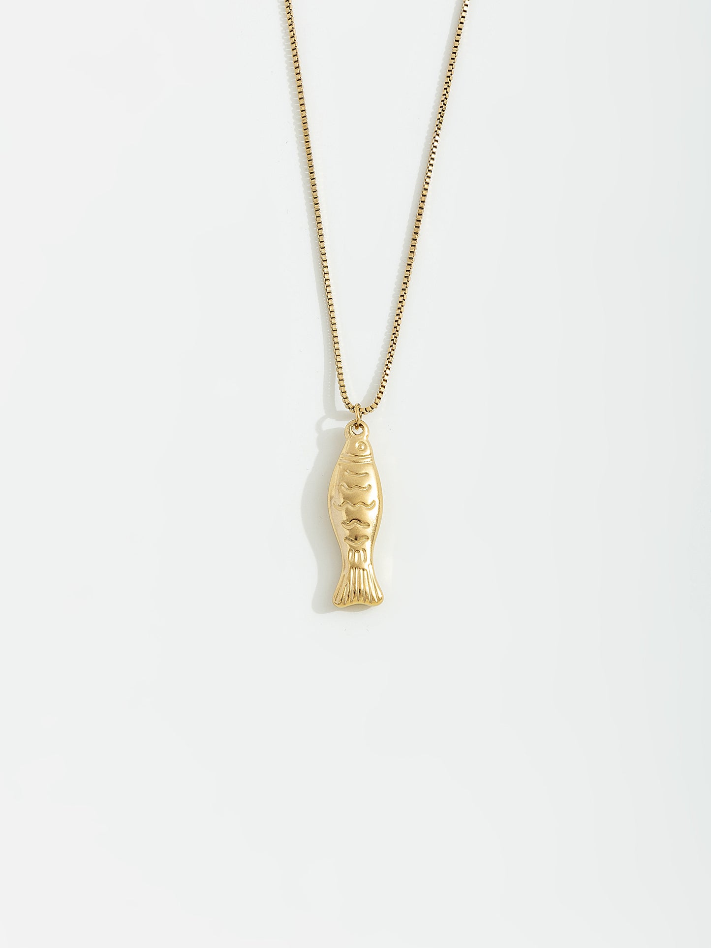 שרשרת עדינה בשילוב דג