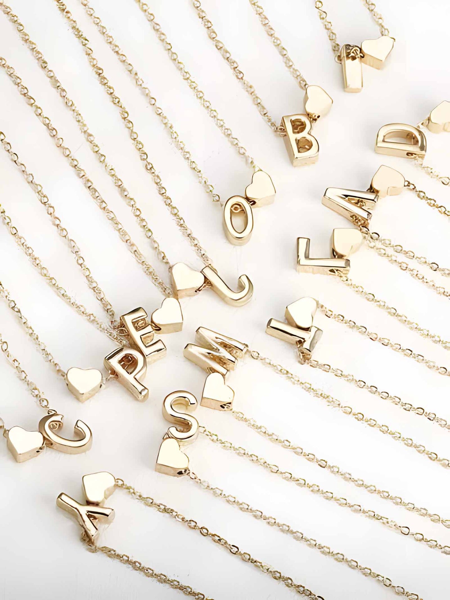 שרשרת בשילוב אות ולב