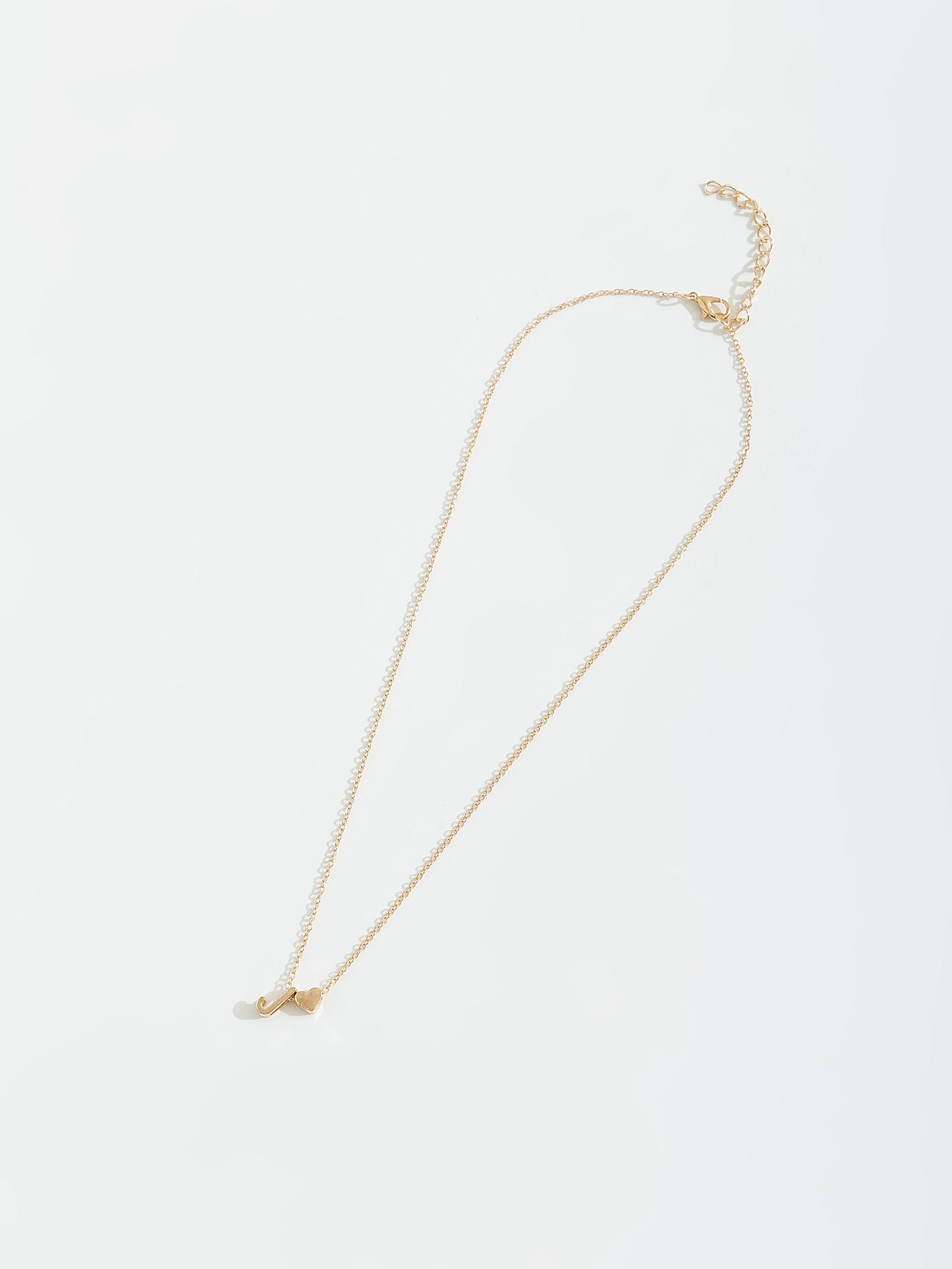 שרשרת בשילוב אות ולב