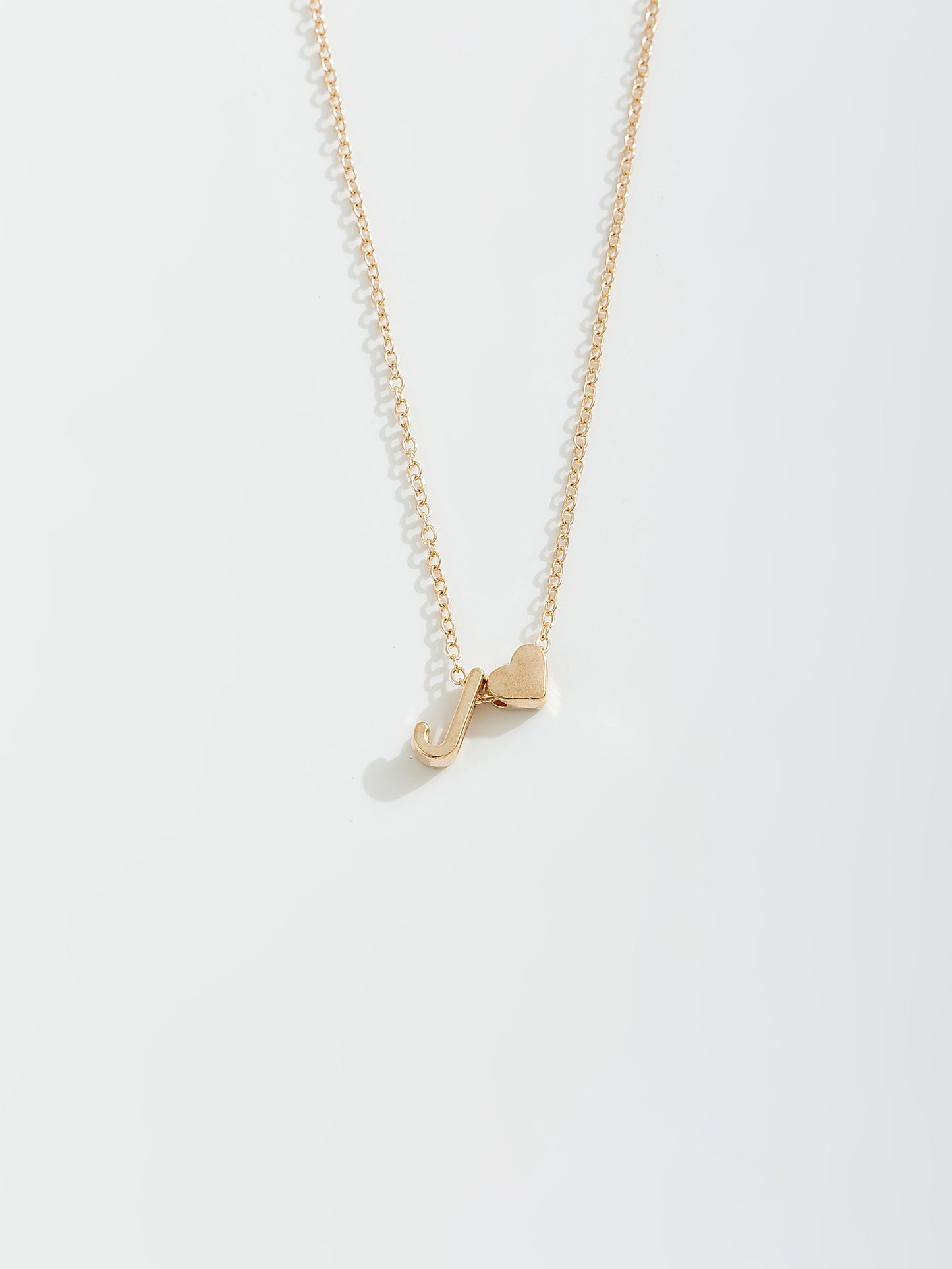 שרשרת בשילוב אות ולב